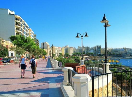 Perfect Location, Idyllic 2Br Apartment Слима Экстерьер фото